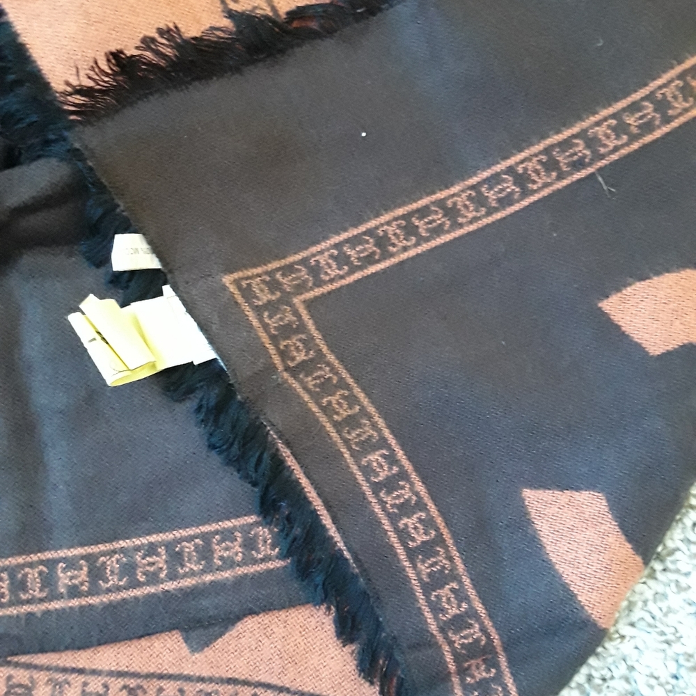 Chanel winter scarf - Picture 5 of 6